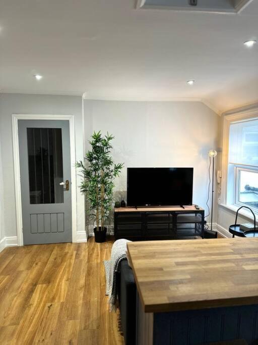 High Wycombe Centre- 2 Bed Flat Exterior foto